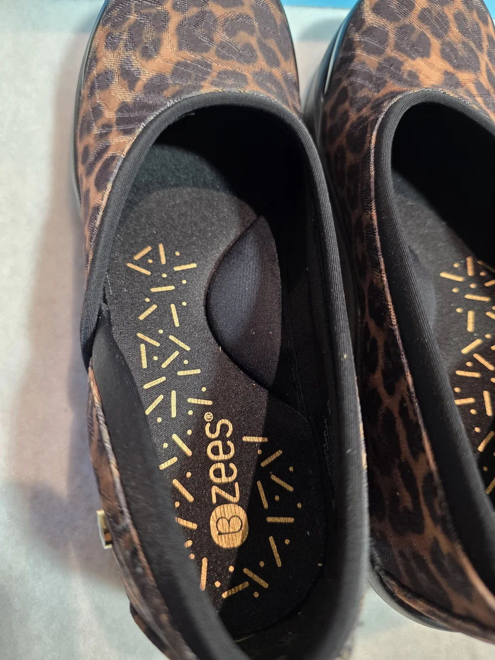 Bzees Women's Leopard Print Slip-On Flats - Brown/Black